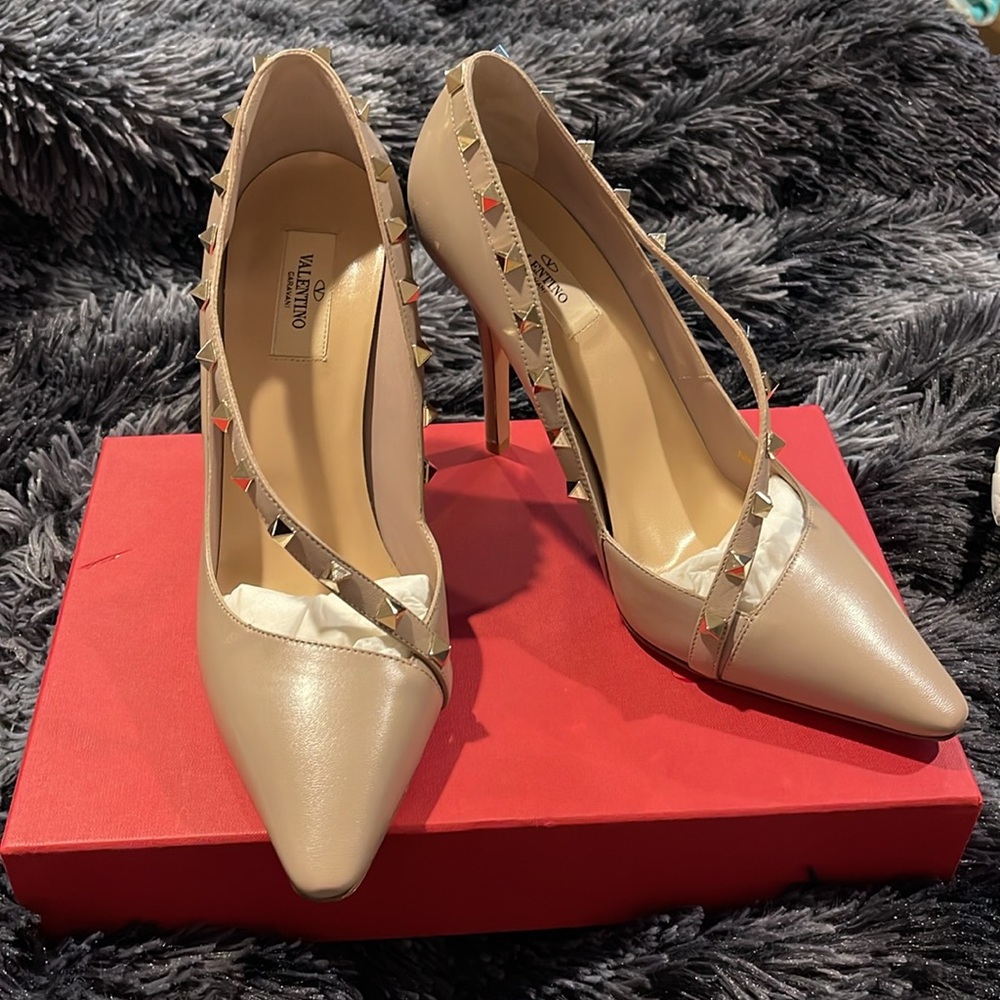 Valentino Garavani Rockstud D’Orsay Leather Point Toe Pumps